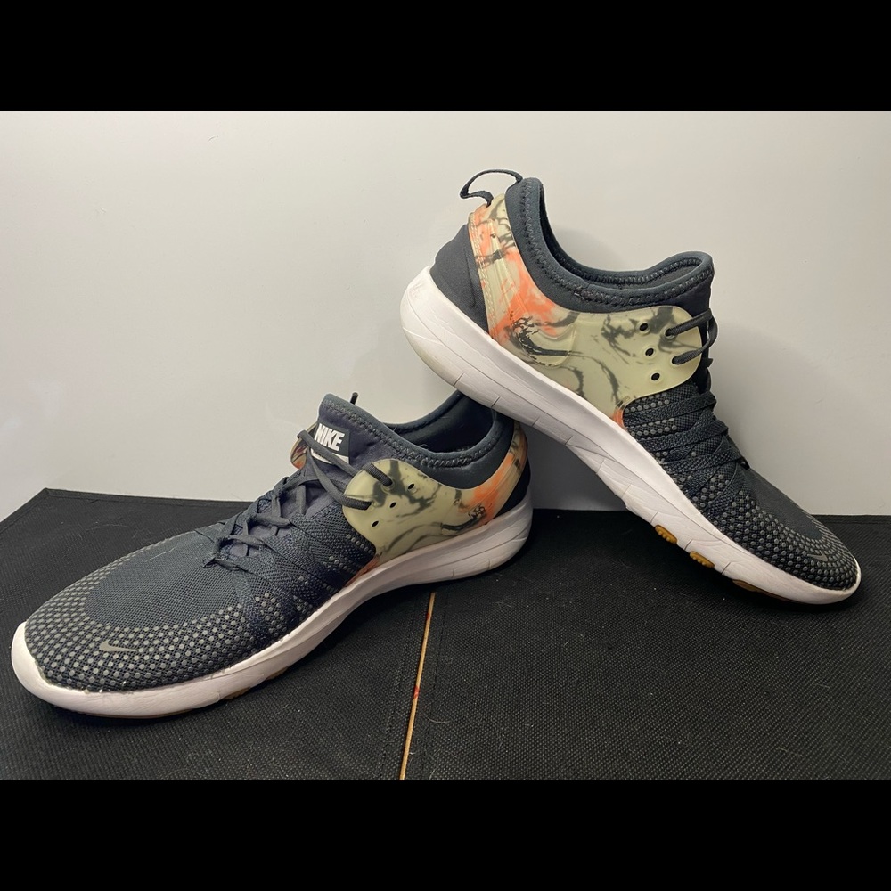 Nike Womens Free Tr 7 Anthracite/Anthracite-White- size 8.5